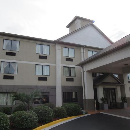 Baymont By Wyndham Columbia Fort Jackson Hotel Exterior photo