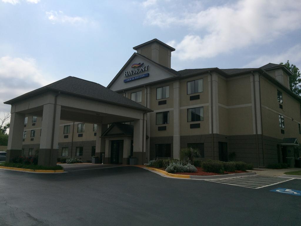 Baymont By Wyndham Columbia Fort Jackson Hotel Exterior photo