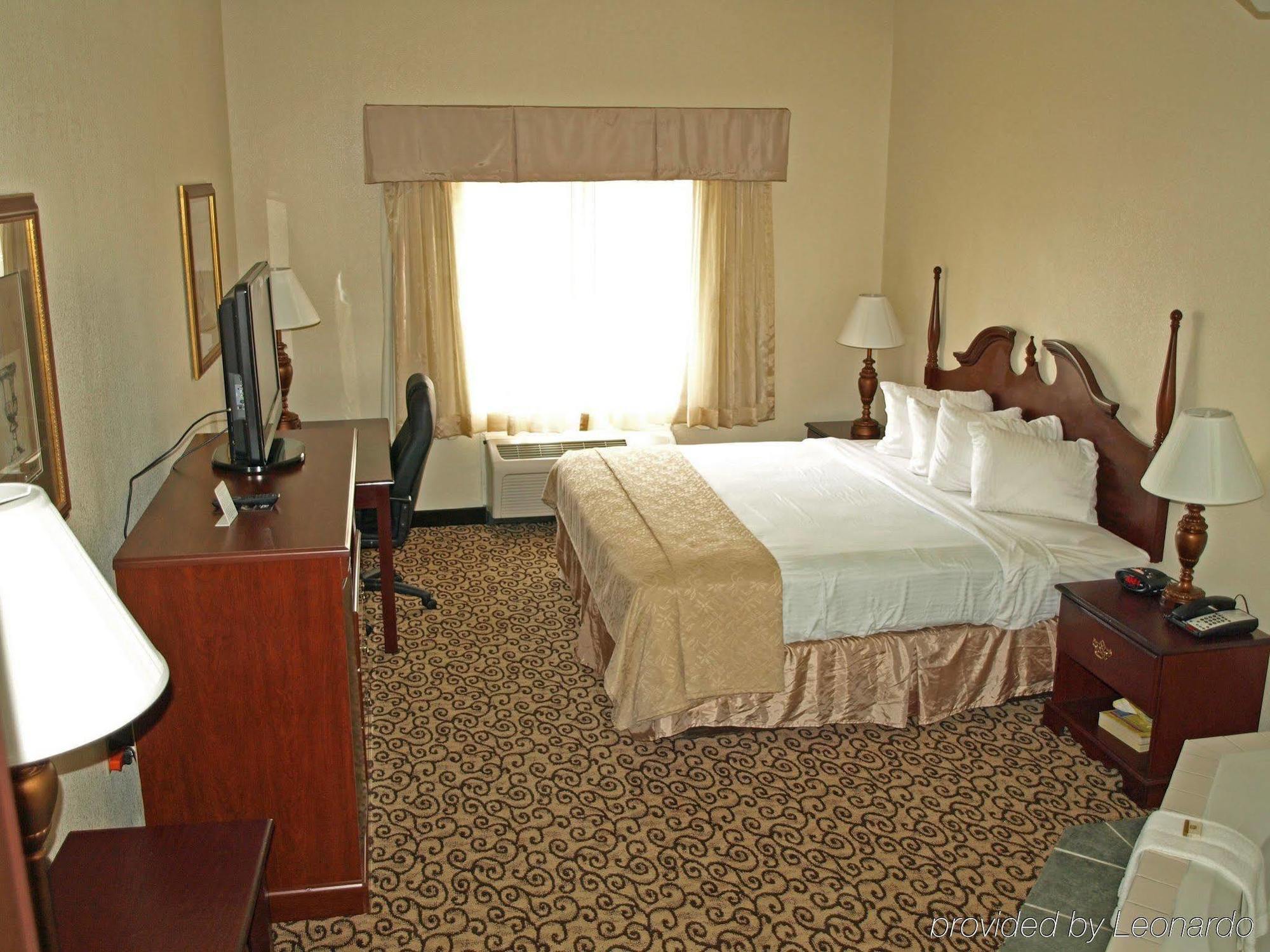 Baymont By Wyndham Columbia Fort Jackson Hotel Room photo