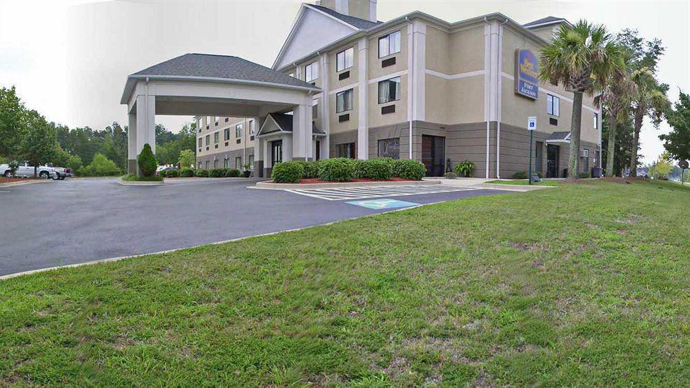 Baymont By Wyndham Columbia Fort Jackson Hotel Exterior photo